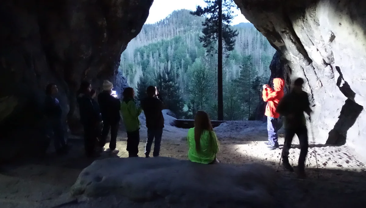 Nächtliche Besichtigung der Kleinsteinhöhle | © Louise
