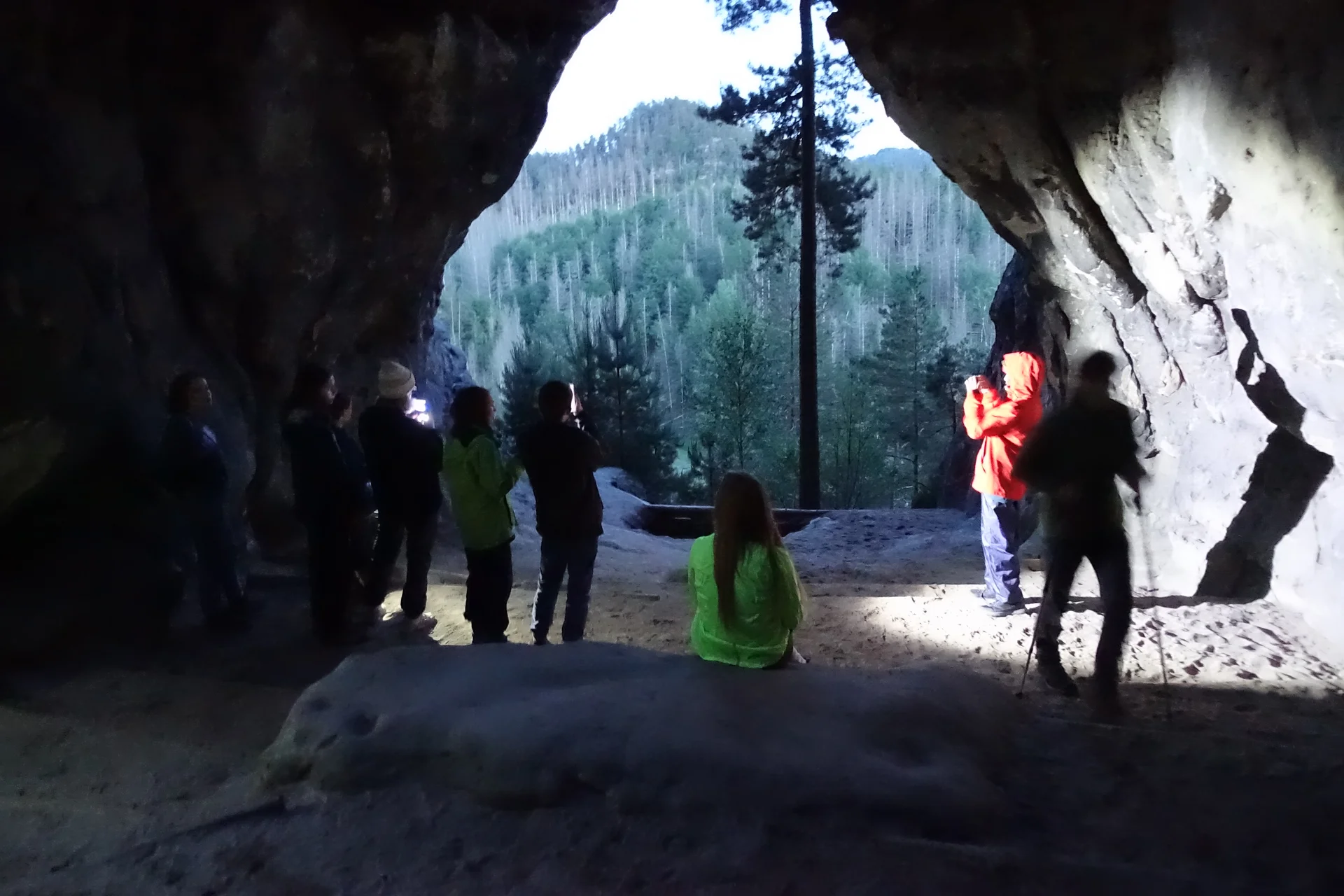 Nächtliche Besichtigung der Kleinsteinhöhle | © Louise