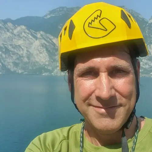 Uwe Borrmann beim Klettern an der Küste | © Uwe Borrmann